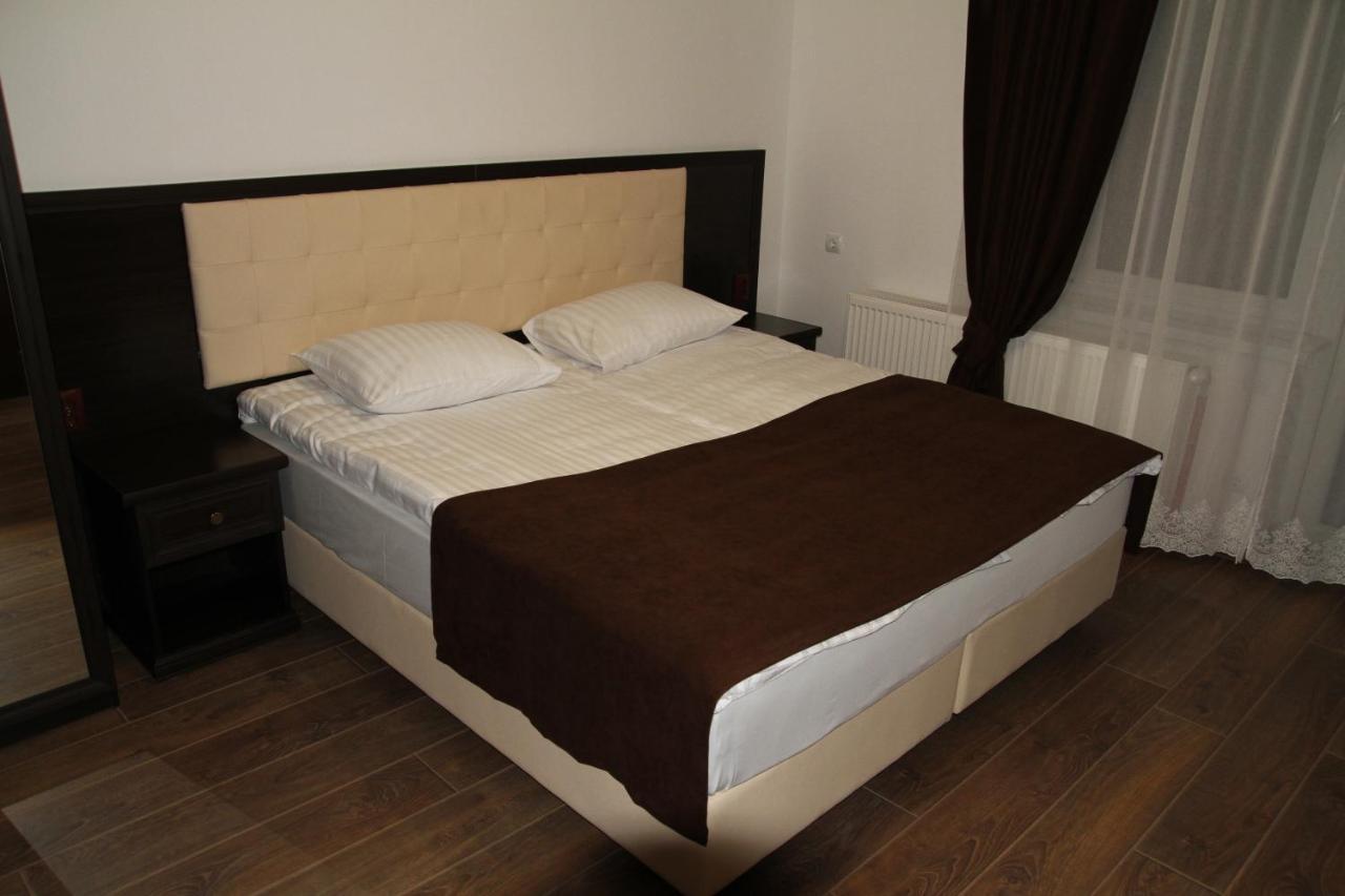 Купецький Двір Hotell Mizhhirya  Exteriör bild