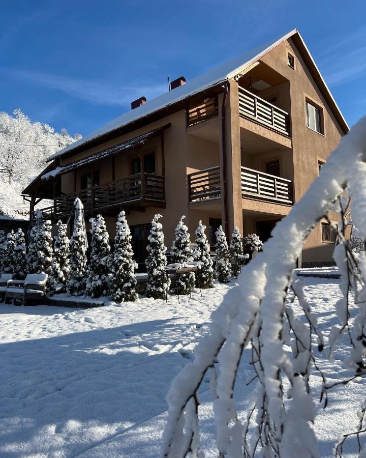 Купецький Двір Hotell Mizhhirya  Exteriör bild