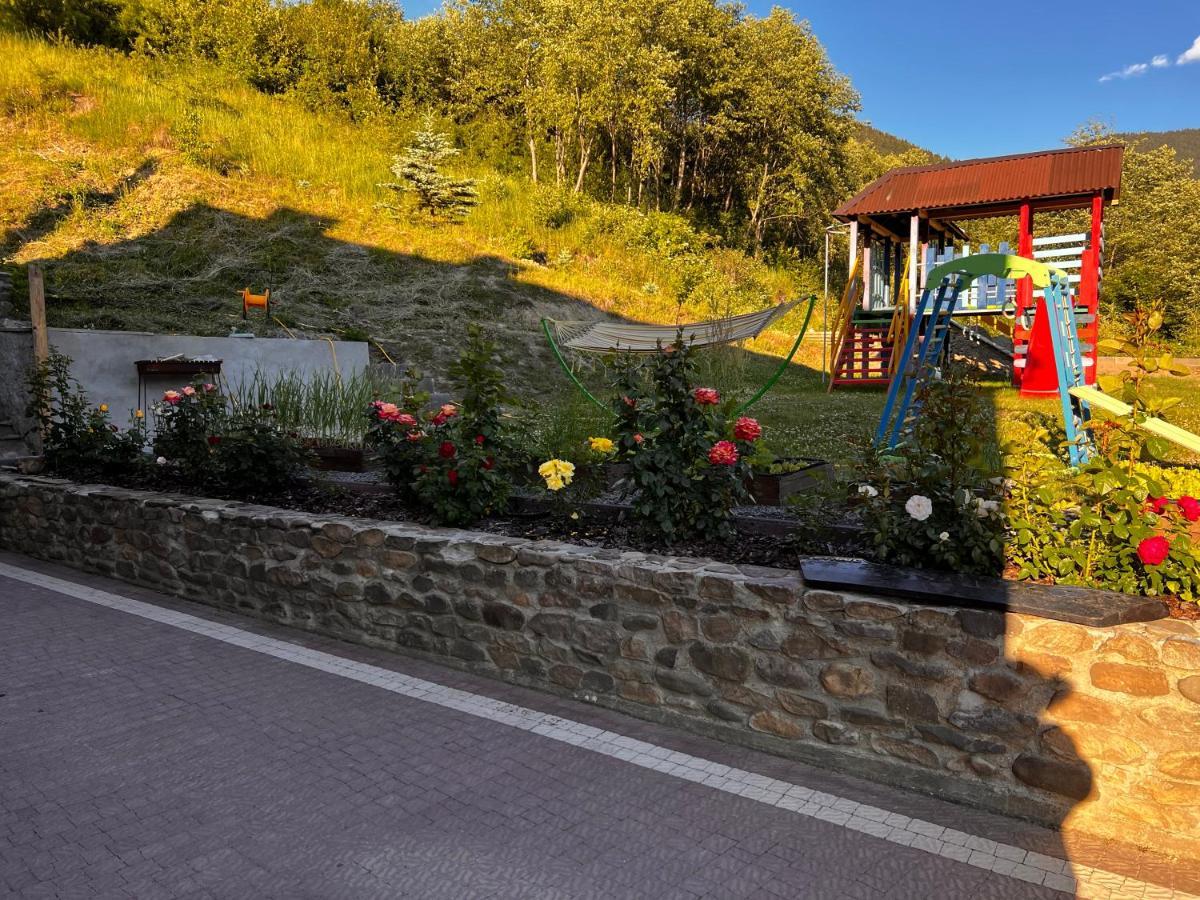 Купецький Двір Hotell Mizhhirya  Exteriör bild